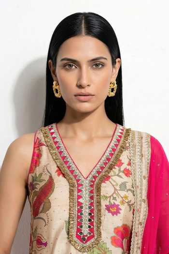 Basanti Kapde aur Koffee_Pink Organza, Muslin V-neck Floral Print Kurta Set  _Online_at_Aza_Fashions