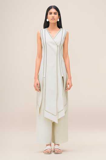 Ampm_Ivory Cotton, Linen V-neck, Yes Kashika Panelled Kurta And Pant Set _Online_at_Aza_Fashions