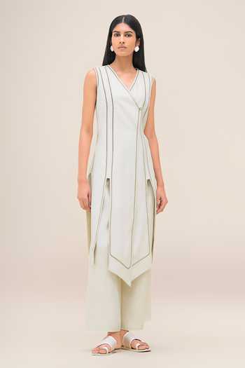 Shop_Ampm_Ivory Cotton, Linen V-neck, Yes Kashika Panelled Kurta And Pant Set _Online_at_Aza_Fashions