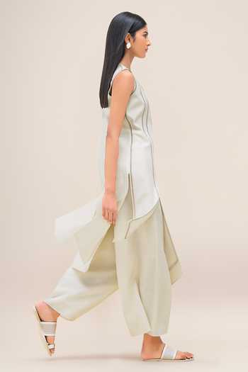 Buy_Ampm_Ivory Cotton, Linen V-neck, Yes Kashika Panelled Kurta And Pant Set 