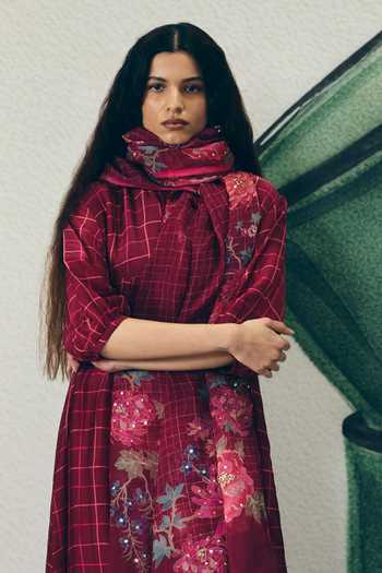 EASE_Wine Silk , Mandarin Collar Noka Chequered Pattern Kurta Set _Online_at_Aza_Fashions