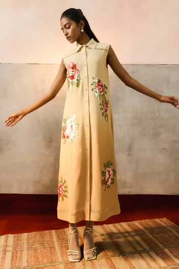 Pooja Rajgarhia Gupta_Beige Georgette Collared Ponza Pixelated Dress _at_Aza_Fashions