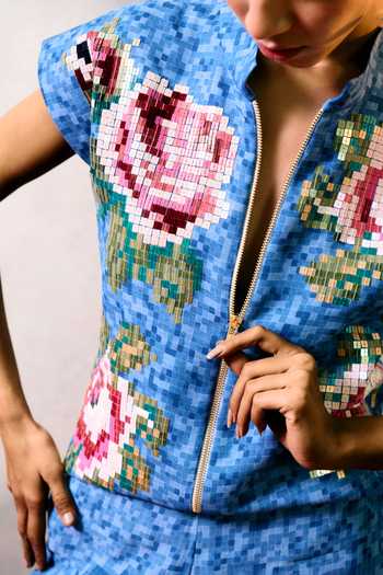 Buy_Pooja Rajgarhia Gupta_Blue Georgette Mandarin Collar Corsica Floral Zipped Crop Top _Online_at_Aza_Fashions
