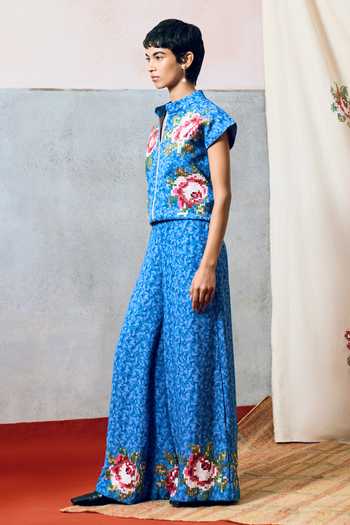 Shop_Pooja Rajgarhia Gupta_Blue Georgette Mandarin Collar Corsica Floral Zipped Crop Top _Online_at_Aza_Fashions