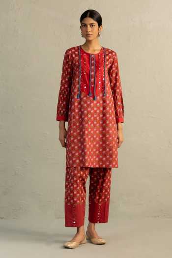 Charkhee Red Cotton, Chanderi Round Neck, Yes Phool Print Short Kurta Salwar Set Online at Aza Fashions Charkhee_Red Cotton, Chanderi Round Neck, Yes Phool Print Short Kurta Salwar Set _Online_at_Aza_Fashions