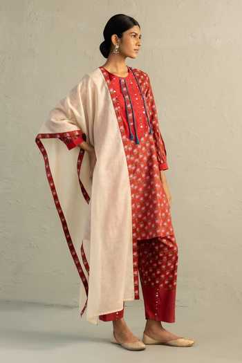 Shop Charkhee Red Cotton, Chanderi Round Neck, Yes Phool Print Short Kurta Salwar Set Online at Aza Fashions Shop_Charkhee_Red Cotton, Chanderi Round Neck, Yes Phool Print Short Kurta Salwar Set _Online_at_Aza_Fashions