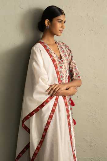 Charkhee_Red Cotton, Chanderi V-neck Cream Phool Print Angarkha Kurta Set _Online_at_Aza_Fashions