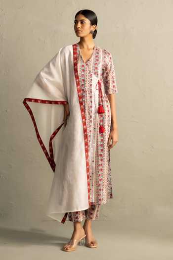 Buy_Charkhee_Red Cotton, Chanderi V-neck Cream Phool Print Angarkha Kurta Set _Online_at_Aza_Fashions