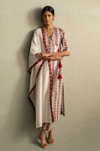 Shop_Charkhee_Red Cotton, Chanderi V-neck Cream Phool Print Angarkha Kurta Set _Online_at_Aza_Fashions