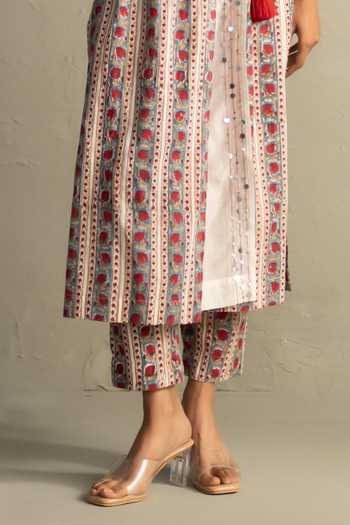 Buy_Charkhee_Red Cotton, Chanderi V-neck Cream Phool Print Angarkha Kurta Set 
