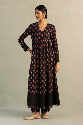 Buy_Charkhee_Black Cotton, Chanderi V-neck Phool Print Anarkali Set 