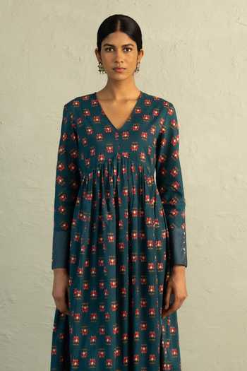 Shop_Charkhee_Teal Cotton, Chanderi V-neck Phool Print Anarkali Set 