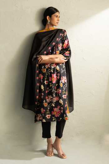 Charkhee_Black Cotton, Chanderi Split V-neck, Yes Phool Print Kurta Set _at_Aza_Fashions
