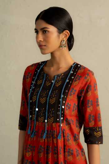 Buy Charkhee Red Cotton, Chanderi Round Neck Phool Hand Block Print Kurta Set Online at Aza Fashions Buy_Charkhee_Red Cotton, Chanderi Round Neck Phool Hand Block Print Kurta Set _Online_at_Aza_Fashions