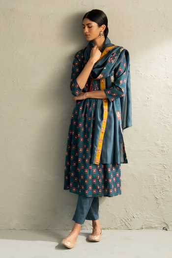 Charkhee_Teal Cotton, Chanderi Round Neck, Yes Phool Print Pintuck Kurta Set _at_Aza_Fashions