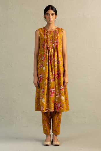 Buy_Charkhee_Yellow Cotton, Chanderi Round Neck Phool Print Kurta Set _Online_at_Aza_Fashions