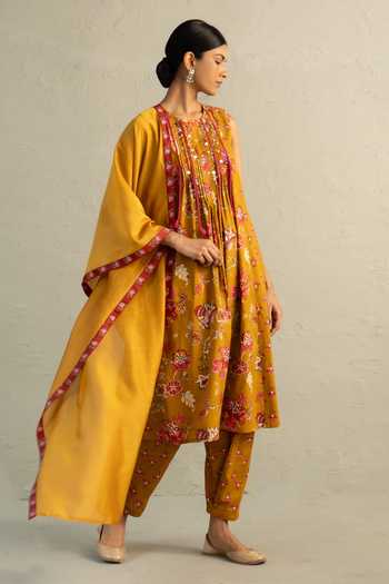 Shop_Charkhee_Yellow Cotton, Chanderi Round Neck Phool Print Kurta Set _Online_at_Aza_Fashions