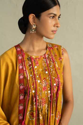 Buy_Charkhee_Yellow Cotton, Chanderi Round Neck Phool Print Kurta Set 