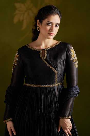 Buy_Almaari By Pooja Patel_Black Silk Keyhole Neck Rochira Pure Anarkali Set _Online_at_Aza_Fashions