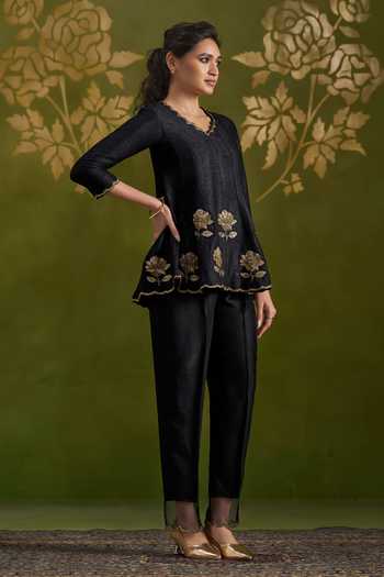 Almaari By Pooja Patel_Black Tussar, Silk Rohisha Handmade Top And Pant Set _Online_at_Aza_Fashions