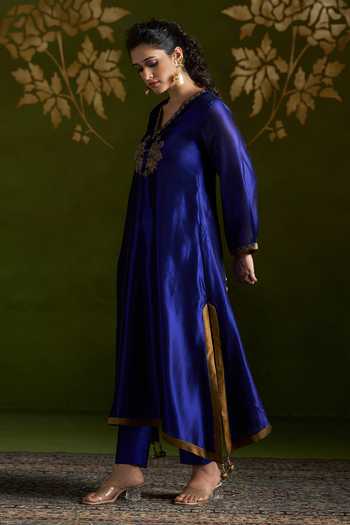 Shop_Almaari By Pooja Patel_Blue Silk, Organza V-neck Romisha Kurta Set _Online_at_Aza_Fashions