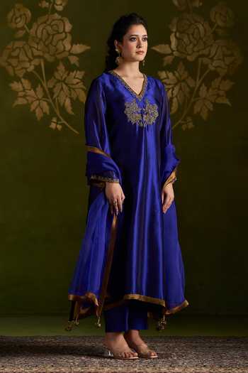 Almaari By Pooja Patel_Blue Silk, Organza V-neck Romisha Kurta Set _at_Aza_Fashions