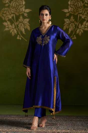 Buy_Almaari By Pooja Patel_Blue Silk, Organza V-neck Romisha Kurta Set 
