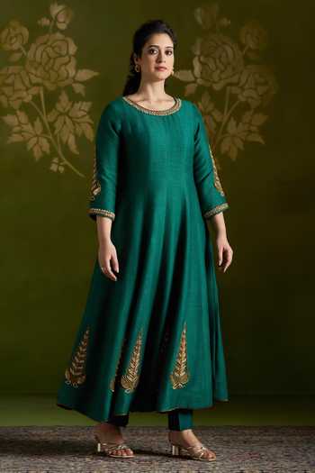 Buy_Almaari By Pooja Patel_Green Tussar, Silk, Organza Round Neck Rochana Embroidered Anarkali Set _Online_at_Aza_Fashions