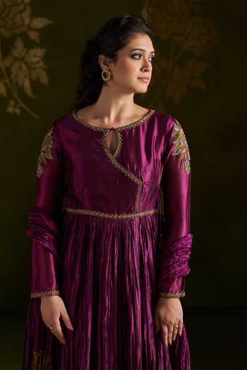 Almaari By Pooja Patel_Wine Silk Keyhole Neck Rochira Zardozi Embroidered Anarkali Set _Online_at_Aza_Fashions