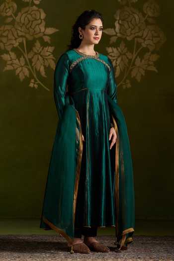 Almaari By Pooja Patel_Emerald Green Silk, Organza Round Neck Roshini Pure Anarkali Set _Online_at_Aza_Fashions