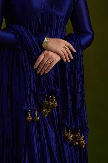 Buy_Almaari By Pooja Patel_Blue Silk V-neck Romila Pure Anarkali Set 
