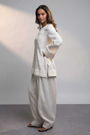 Buy_Style Junkiie_White Linen V-neck Summer Mirror Kurta And Farsi Pant Set _Online_at_Aza_Fashions