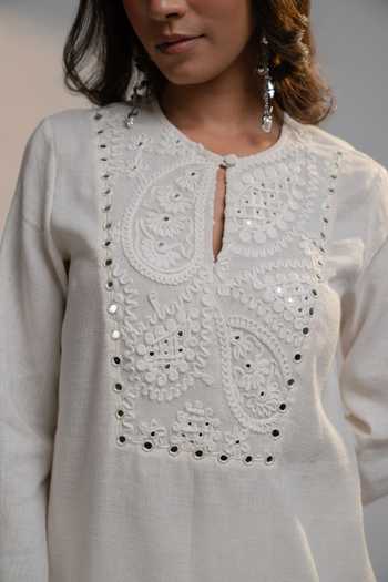 Shop_Style Junkiie_White Linen V-neck Summer Mirror Kurta And Farsi Pant Set _Online_at_Aza_Fashions