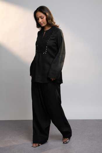 Style Junkiie_Black Linen V-neck After Dark Mirror Kurta And Farsi Pant Set _Online_at_Aza_Fashions