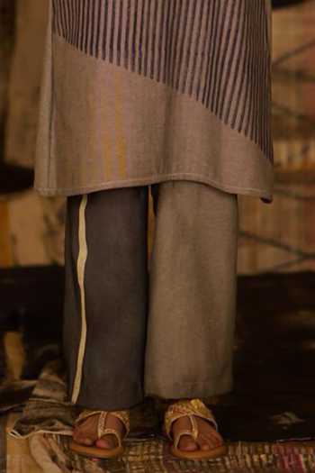 Banana Labs_Blue Denim V-neck, Yes Striped Print Kurta Set _Online_at_Aza_Fashions