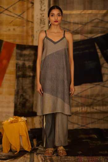 Banana Labs_Blue Denim V-neck, Yes Striped Print Kurta Set _at_Aza_Fashions