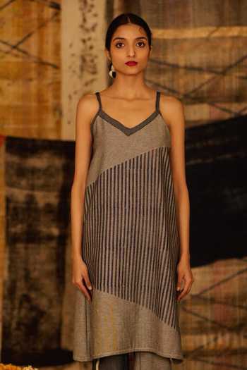 Banana Labs_Blue Denim V-neck, Yes Printed Kurta And Pant Set _Online_at_Aza_Fashions