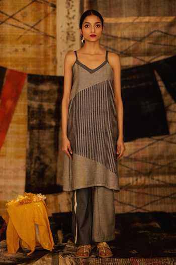 Buy_Banana Labs_Blue Denim V-neck, Yes Printed Kurta And Pant Set _Online_at_Aza_Fashions