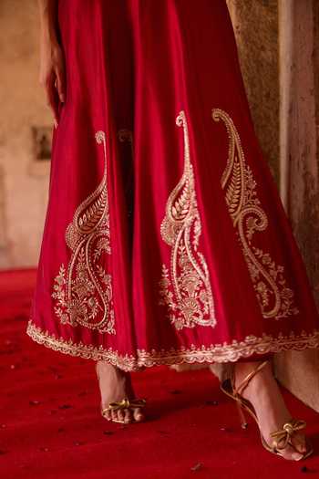 Charu And Vasundhara_Red Silk, Taffeta V-neck Tivisha Paisley Embroidered Anarkali Set _Online_at_Aza_Fashions