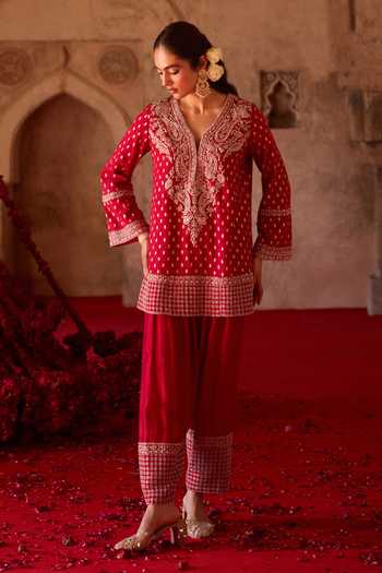 Buy_Charu And Vasundhara_Red Silk, Chanderi Silk, Taffeta, Organza Tahira Paisley Embroidered Kurta Set _Online_at_Aza_Fashions