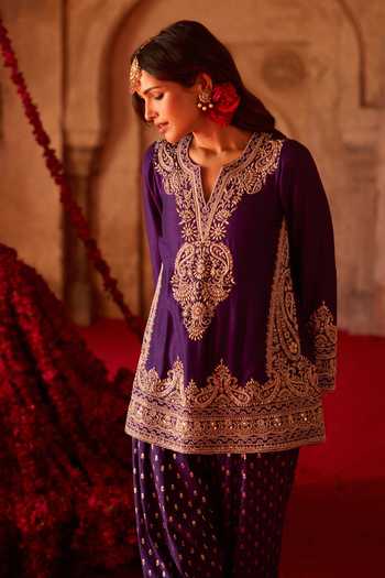 Buy_Charu And Vasundhara_Purple Silk, Chiffon, Taffeta Split V-neck, Tanaya Paisley Embroidered Kurta Set _Online_at_Aza_Fashions