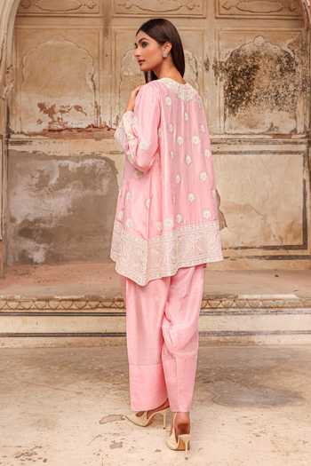 Charu Makkar Yumna Pure Habutai Silk Embroidered Kurta Set 