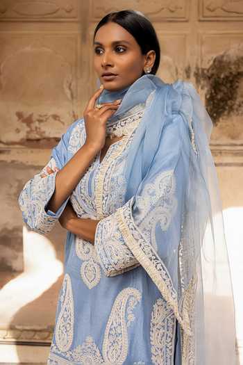 Charu Makkar_Blue Silk, Dupion, Organza Split V-neck, Yes Laiba Paisley Embroidered Kurta Set _at_Aza_Fashions