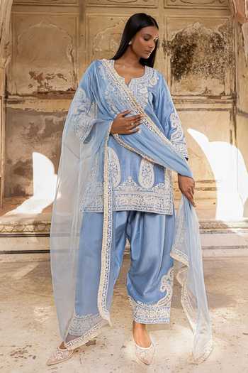 Buy_Charu Makkar_Blue Silk, Dupion, Organza Split V-neck, Yes Laiba Paisley Embroidered Kurta Set 