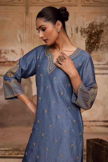 Buy_Charu Makkar_Blue Silk, Organza Split V-neck, Yes Rumaila Embroidered Kurta Set _Online_at_Aza_Fashions
