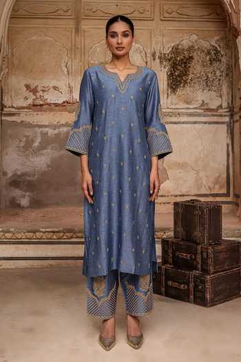 Buy_Charu Makkar_Blue Silk, Organza Split V-neck, Yes Rumaila Embroidered Kurta Set 