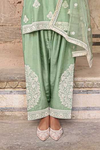 Charu Makkar_Green Silk, Dupion, Organza Keyhole Neck, Varisha Floral Embroidered Kurta Set _Online_at_Aza_Fashions