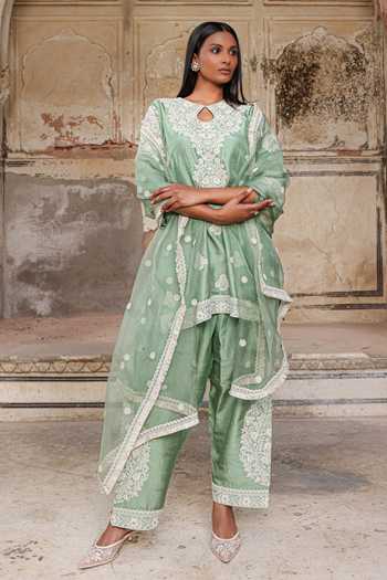 Buy_Charu Makkar_Green Silk, Dupion, Organza Keyhole Neck, Varisha Floral Embroidered Kurta Set _Online_at_Aza_Fashions