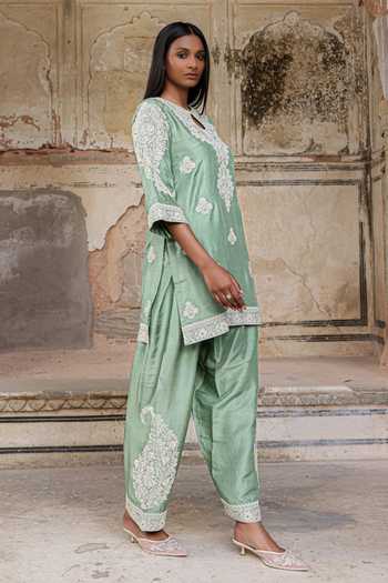 Charu Makkar_Green Silk, Dupion, Organza Keyhole Neck, Varisha Floral Embroidered Kurta Set _at_Aza_Fashions