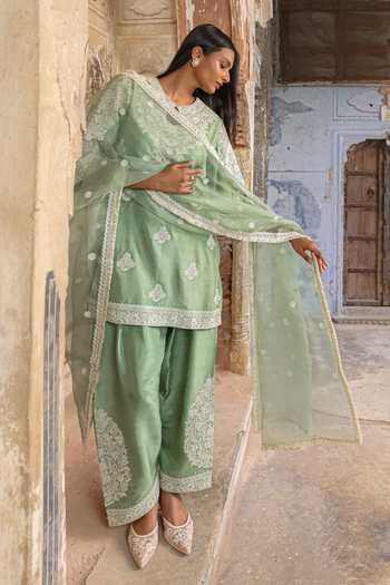 Shop_Charu Makkar_Green Silk, Dupion, Organza Keyhole Neck, Varisha Floral Embroidered Kurta Set 
